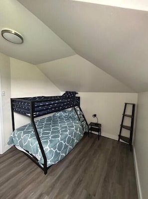 3 Schlafzimmer, Reisekinderbett, WLAN, Bettwäsche