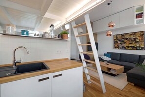 Fridge, microwave, dishwasher, electric kettle - Beautiful 1-bed Studio in Berlin (Berlin)