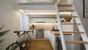 ثلاجة، ميكروويف، غسالة أطباق، غلّاية كهربائية