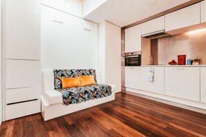 Fridge, microwave, oven, cookware/dishes/utensils
