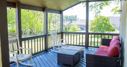 Large colonial style house in the most sought after area - Ballantyne.