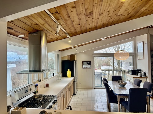 Montauk beach house, all amenities. Walk to town or beach.