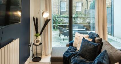 Charming 2-bed House in Central