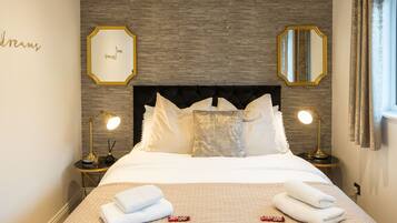 House | 2 bedrooms, iron/ironing board, free WiFi, bed sheets