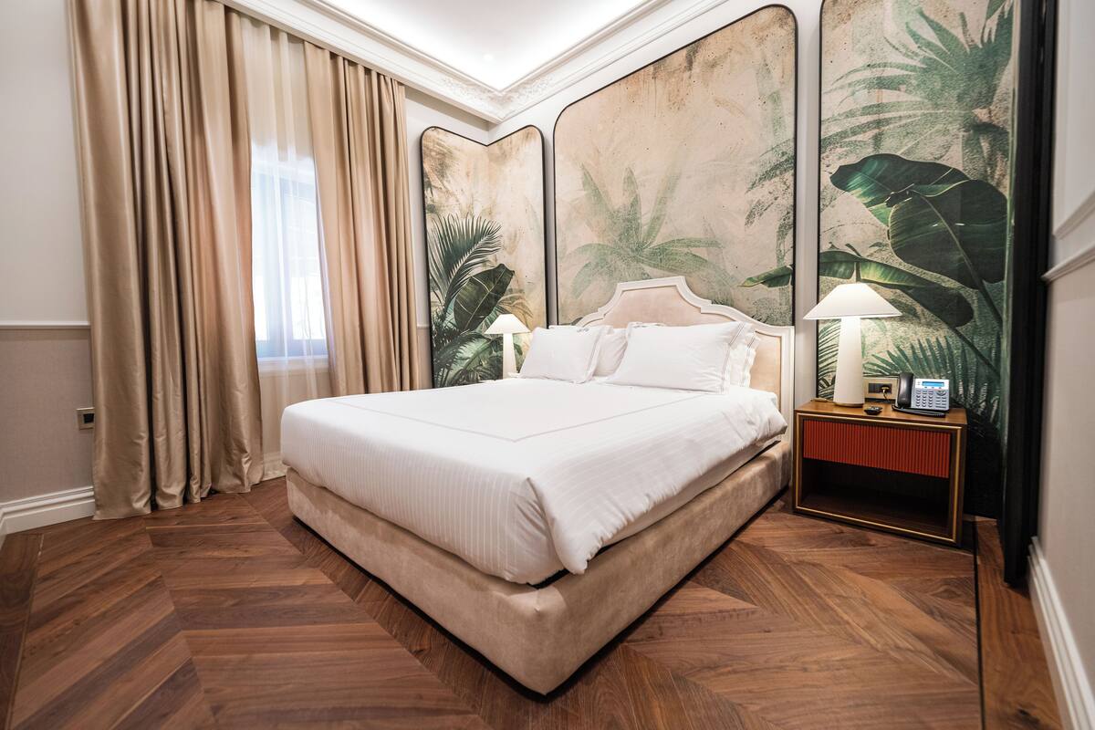 Phòng đôi phong cách cổ điển | Bộ đồ giường cao cấp, minibar, bàn, phòng cách âm 