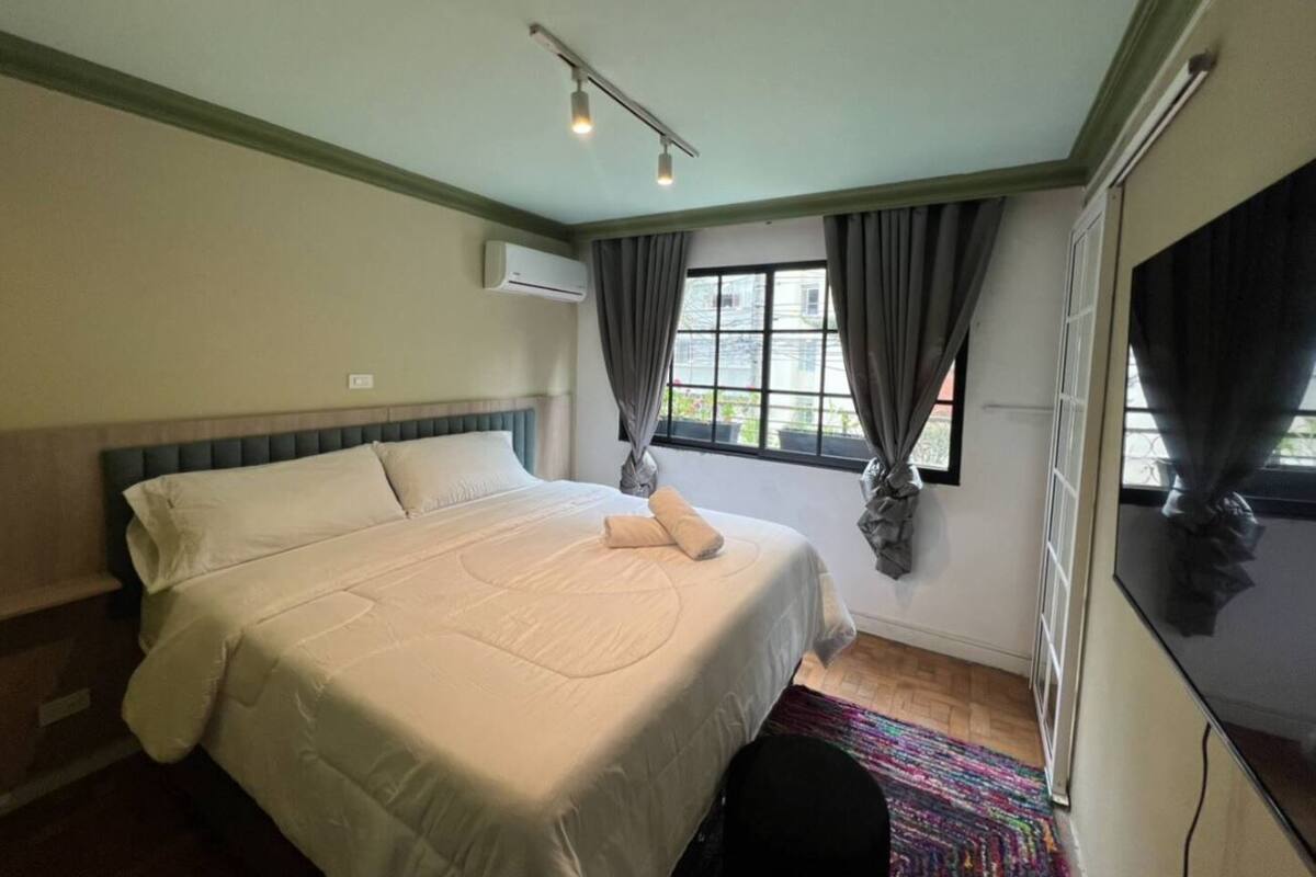 Executive Suite, City View