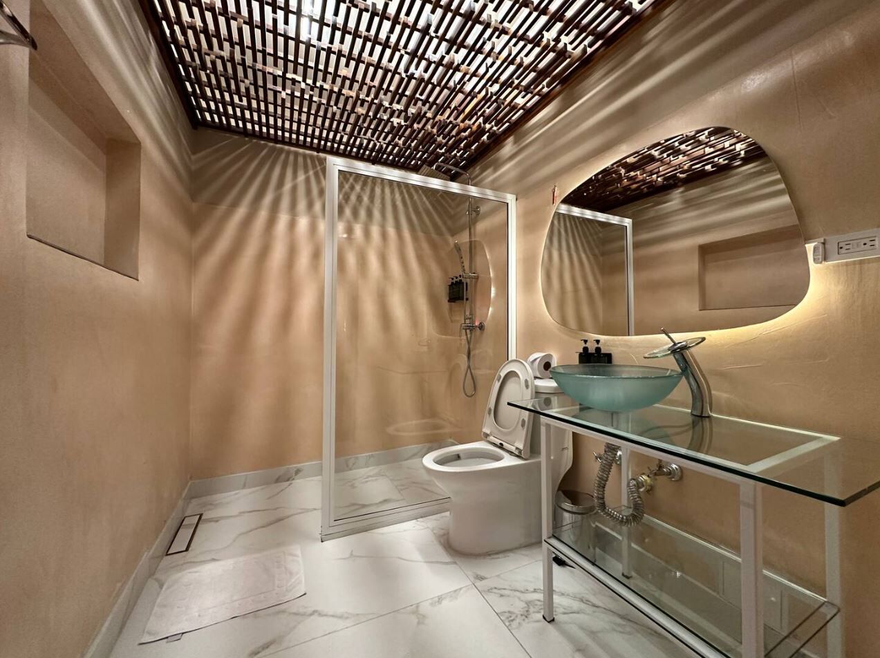 Suite Junior | Salle de bain | Articles de toilette gratuits, serviettes fournies, savon