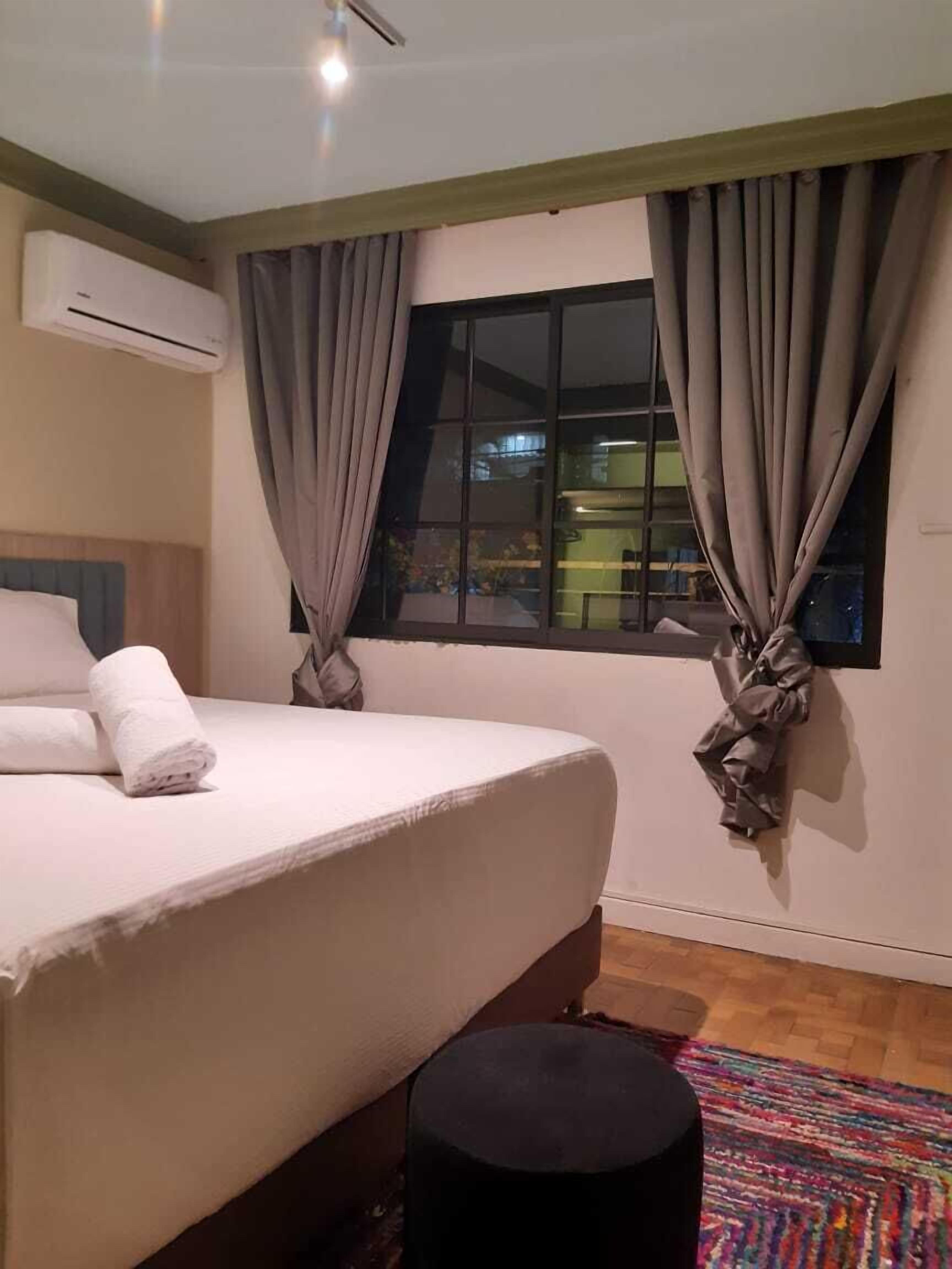 Executive Suite, City View | Egyptian cotton sheets, premium bedding, down duvets, in-room safe