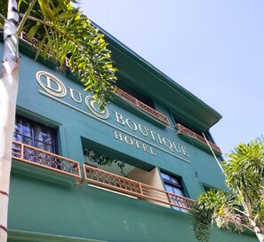 Fachada de la propiedad