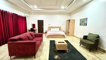 1 habitación, escritorio, tabla de planchar con plancha y wifi gratis