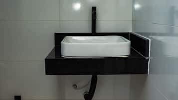 Toallas, jabón, papel de baño