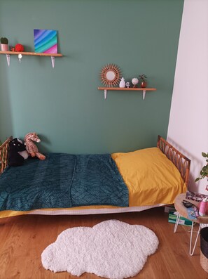 2 habitaciones, tabla de planchar con plancha, wifi y ropa de cama 