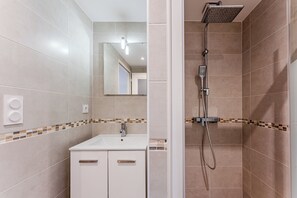 Shower, hair dryer, towels, toilet paper