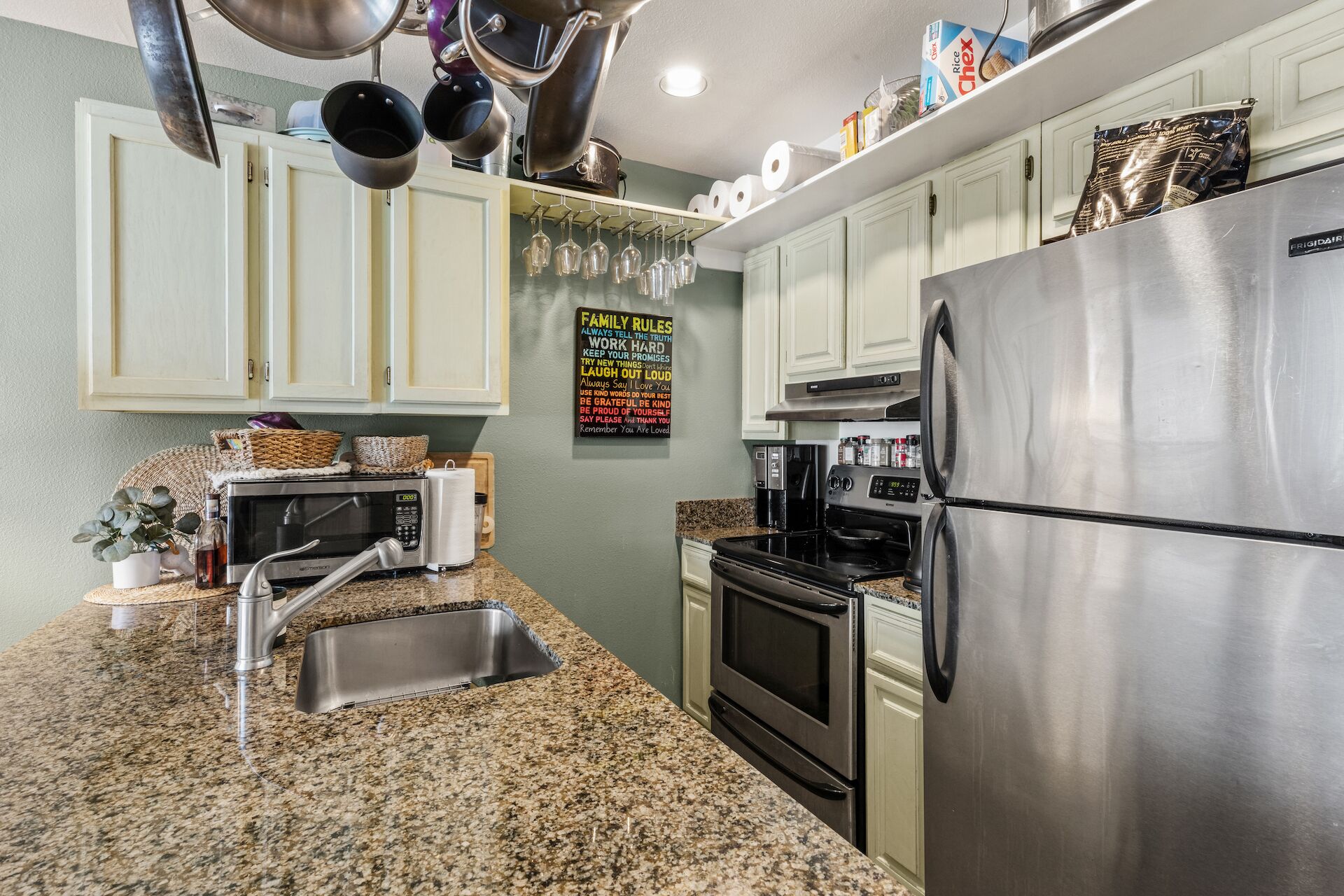 Refrigerador, microondas, horno, placa de cocina