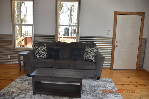 Cozy Canton Cottage-3 Bedroom/2 Bath-sleeps 8. 8 mi from 1st Monday Trade Days