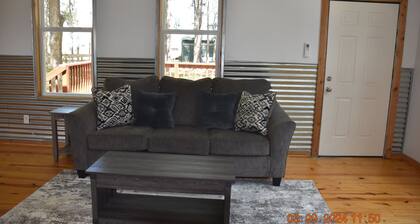 Cozy Canton Cottage-3 Bedroom/2 Bath-sleeps 8. 8 mi from 1st Monday Trade Days