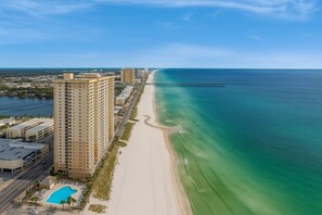 ビーチ、サンラウンジャー