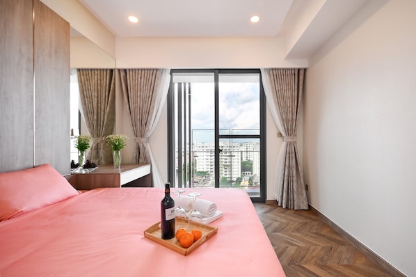 Deluxe Apartment, 2 Bedrooms - Royal State Nguyen Luong Bang (Ho Chi Minh City)