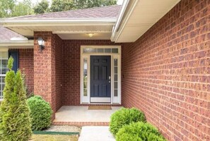 Exterior detail - The Cozy Cove-3BR w/ Office-Pets Welcome! (Madison)