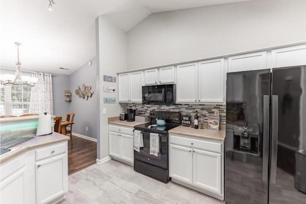 Køleskab, mikrobølgeovn, ovn, kogeplade