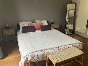 1 chambre, lit parapluie, Wi-Fi gratuit, draps fournis