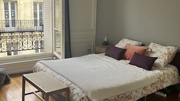 1 chambre, lit parapluie, Wi-Fi gratuit, draps fournis