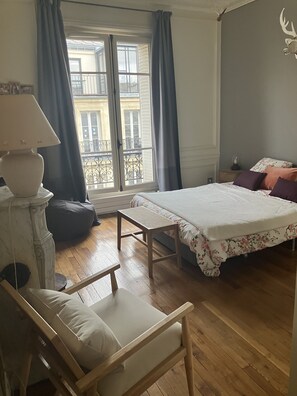 1 chambre, lit parapluie, Wi-Fi gratuit, draps fournis