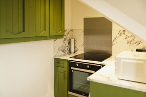 Apartament | Cuina privada | Frigorífic, microones, forn i placa de cuina