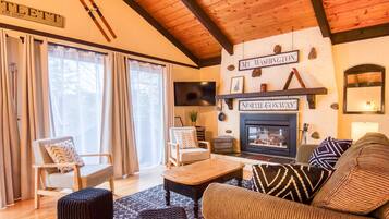 Televisión y chimenea