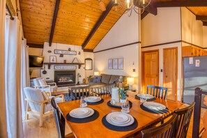 Dining - Wanderlust Mountainside Chalet (Bartlett)