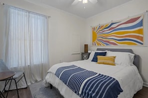 1 habitación, tabla de planchar con plancha, wifi y ropa de cama
