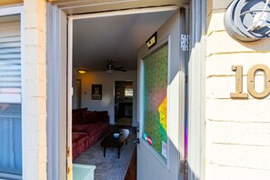 Interior - Cozy 2 Bedroom Condo Downtown Atlanta 5 mins from Mercedes Benz & State Farm (Atlanta)