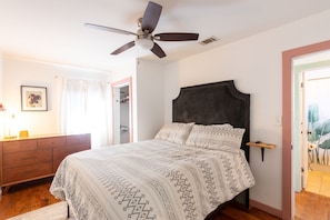 2 Schlafzimmer, Schreibtisch, Bügeleisen/Bügelbrett, WLAN