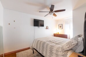 Room - Cozy 2 Bedroom Condo Downtown Atlanta 5 mins from Mercedes Benz & State Farm (Atlanta)