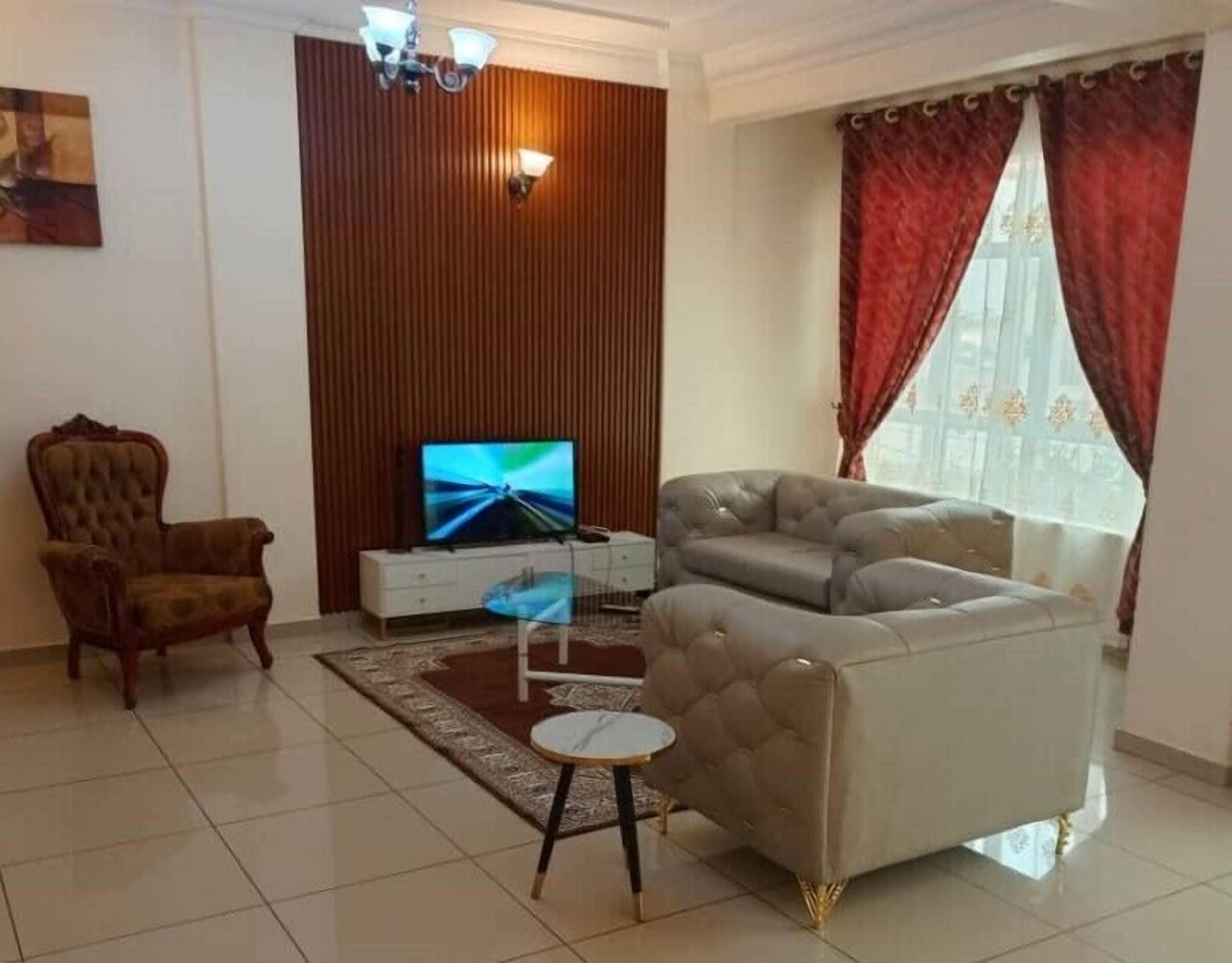 43-英寸纯平电视（配备卫星频道）