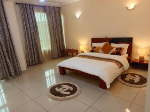 Deluxe-huoneisto | 3 makuuhuonetta, ylelliset vuodevaatteet, yksilöllisesti sisustettu