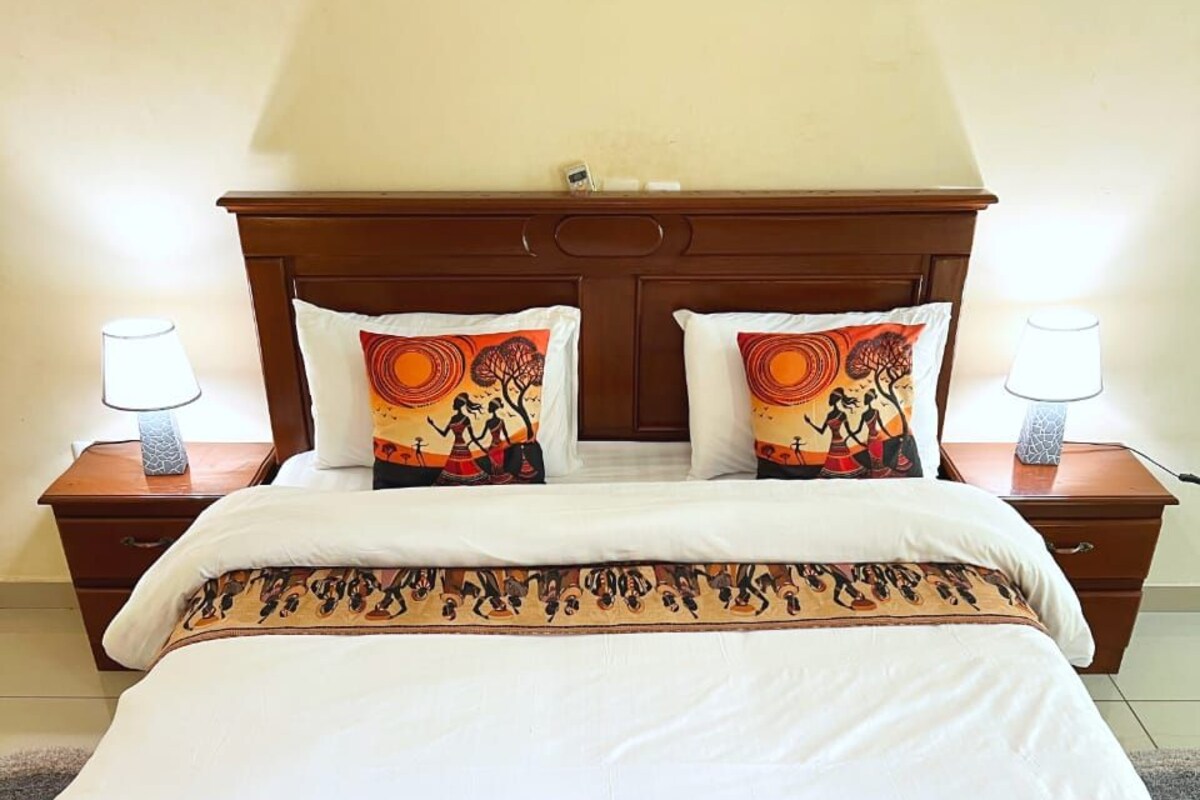 3 bedrooms, premium bedding, desk, laptop workspace