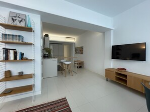 Smart TV, books - Suite La Colina, Apartamento Céntrico en Santa Cruz de Tenerife (Santa Cruz de Tenerife)