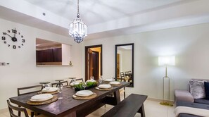Dining - Bespoke Holiday Homes - Palm Jumeirah -2 Bedroom Sea View with Beach Access, Bal (The Palm Jumeirah)