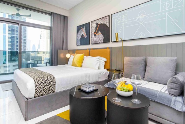 1 bedroom, desk, iron/ironing board, free WiFi - Studio Canal & City View, Pool & Gym Access, MAG 318 Business Bay (Business Bay)