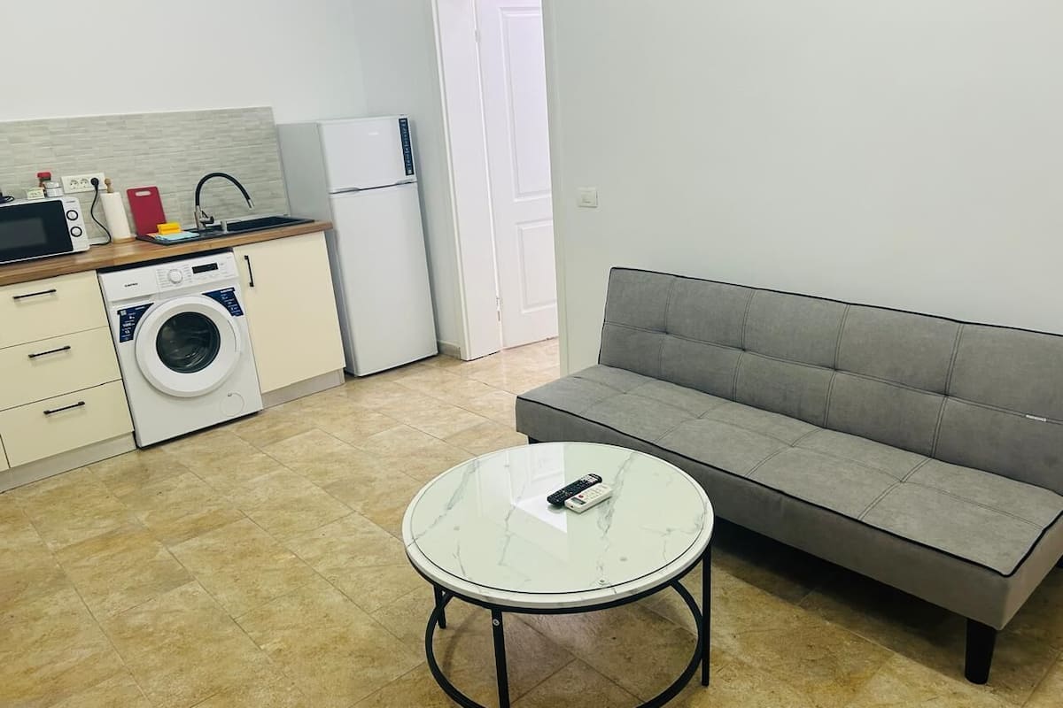 50-cm flat-screen TV with cable channels