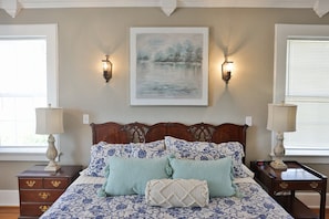 4 bedrooms, desk, iron/ironing board, travel crib