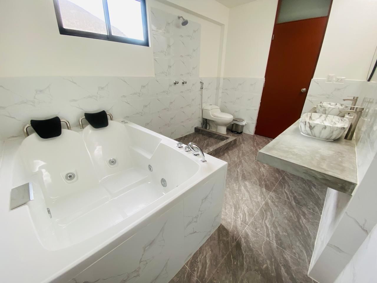 Dusche, Seife, Toilettenpapier