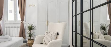 3 habitaciones, tabla de planchar con plancha, cuna de viaje y wifi