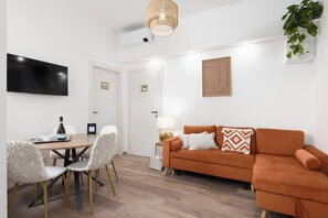 TV - Zen Island downtown Florence, new apartment for 6 (Firenze)