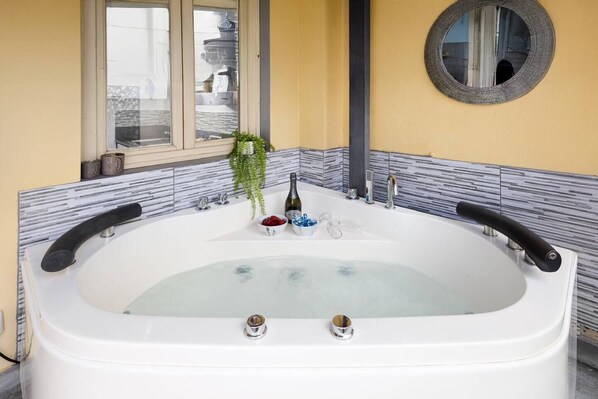 Bañera de hidromasaje interior