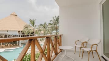 Habitación Deluxe, vista al océano | 1 habitación, sábanas de algodón egipcio y ropa de cama de alta calidad