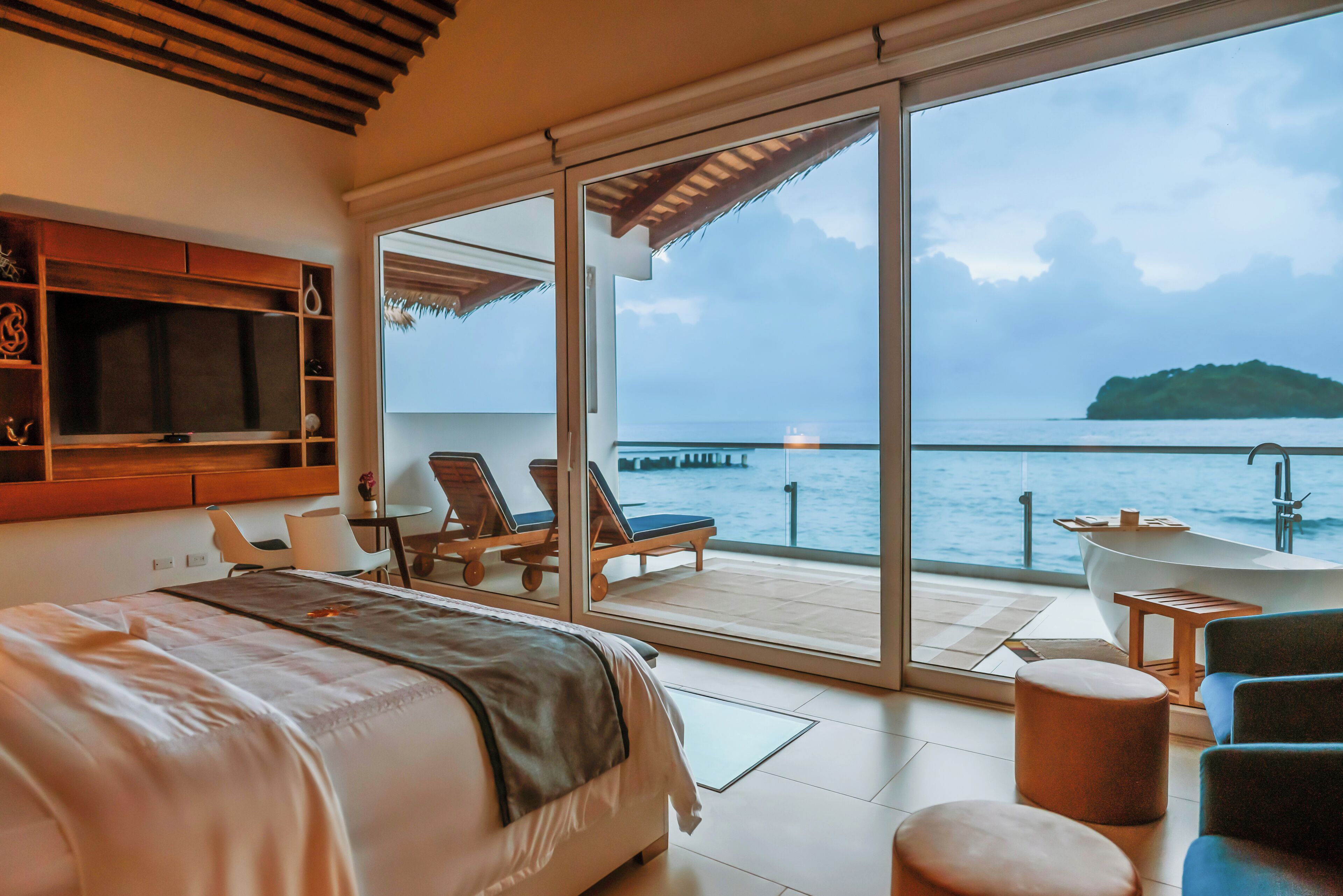 Luxury Suite | 1 bedroom, Egyptian cotton sheets, premium bedding, pillowtop beds