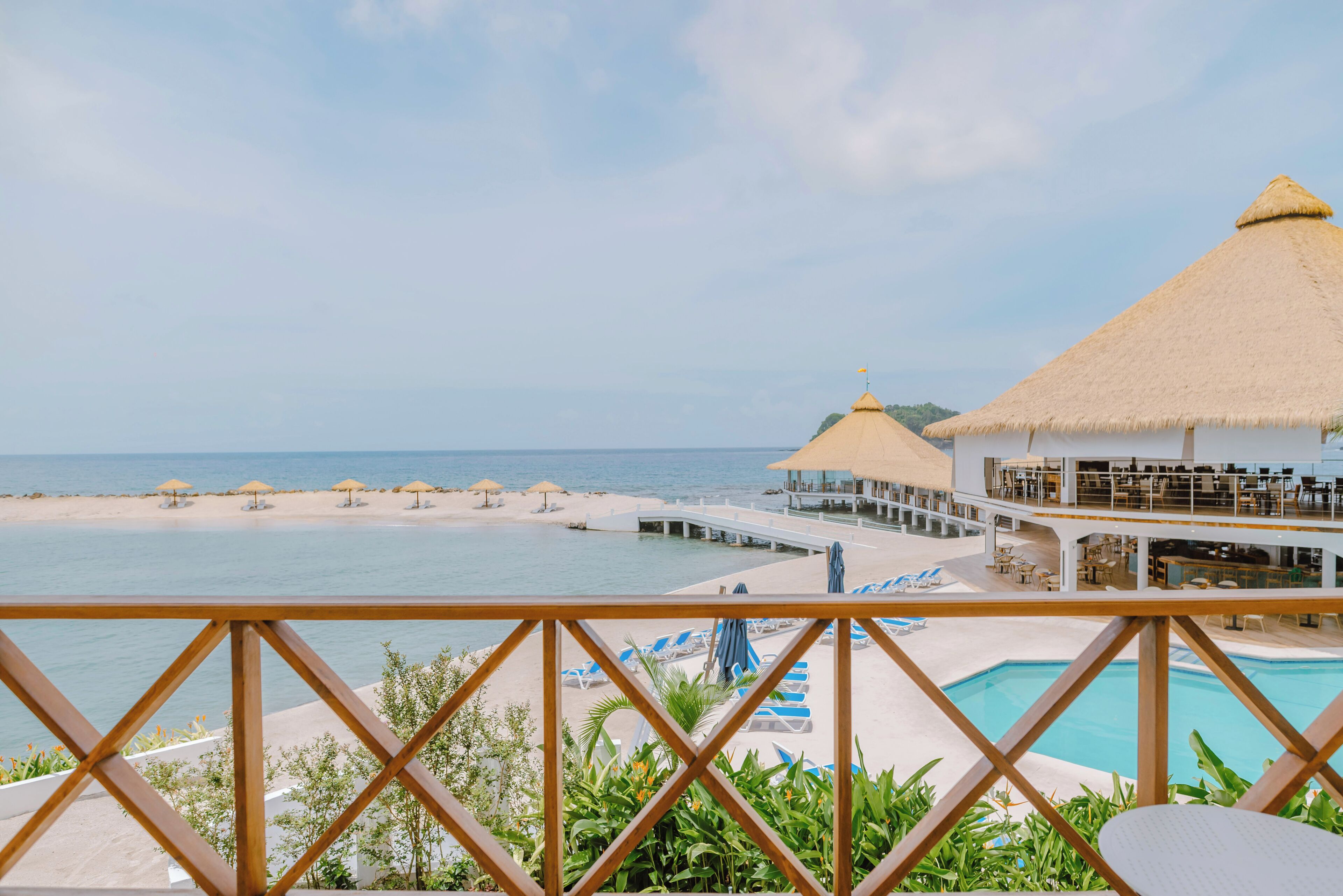Deluxe King Ocean View | Beach/ocean view