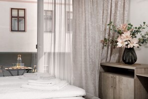 1 camera, ferro/asse da stiro, Wi-Fi, lenzuola